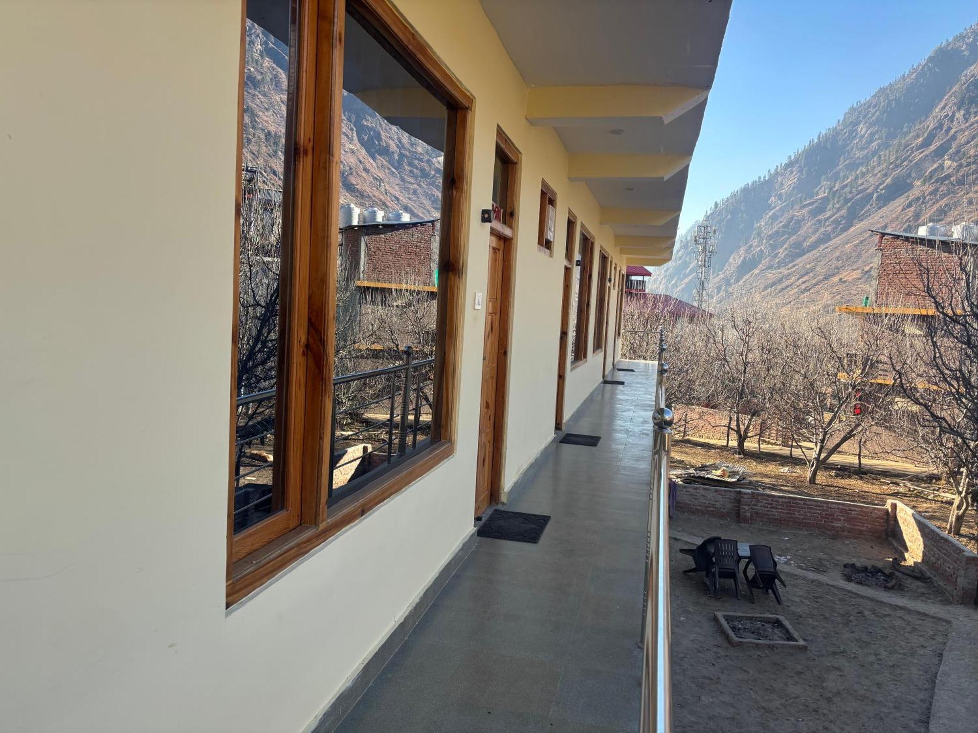 Shalom Guesthouse And Cafe Kalgha Exterior photo