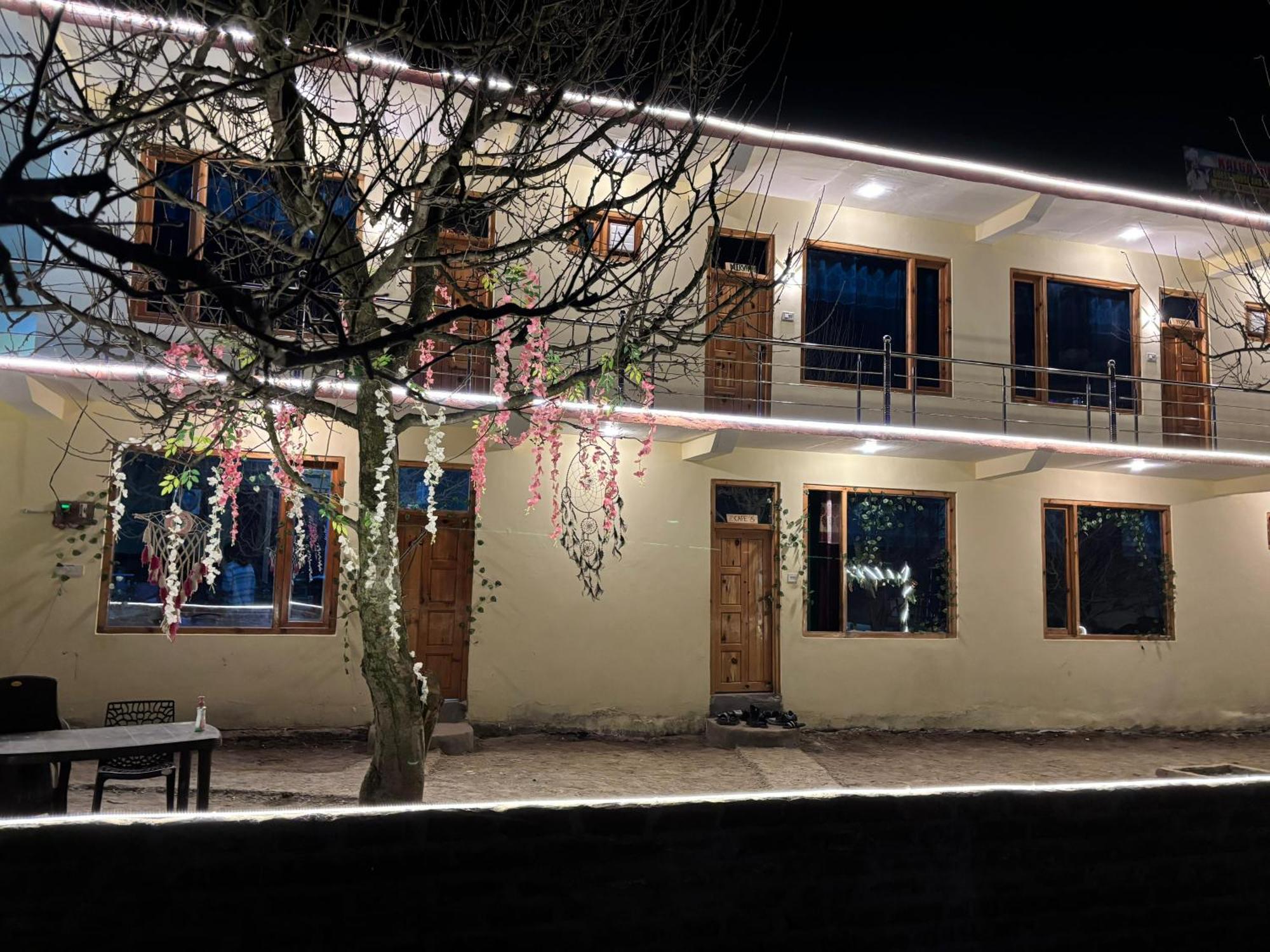 Shalom Guesthouse And Cafe Kalgha Exterior photo